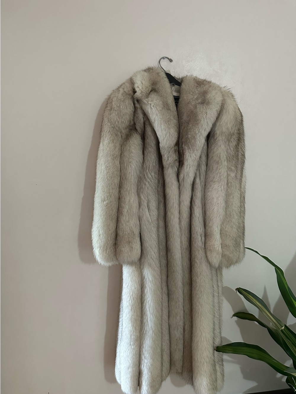Women's Long Light Silver White Grey Fur Coat Winter Outerwear Gray